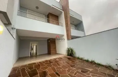 Casa-sobrado com 3 dormitorios, sendo uma suite, vaga para dois carros e piscina - bairro mont serrat canoas