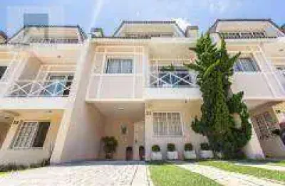 Sobrado triplex, 3 quartos, suíte, lareira, piscina, churrasqueira - condomínio villa julia - portão