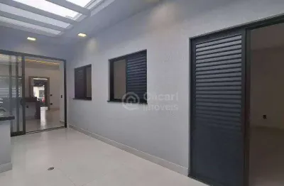 Belíssima Casa Nova, Moderna e Espaçosa contendo 3 dormitórios sendo 1 suíte à venda , por R$ 800.000 - Jardim Residencial Nova Veneza - Indaiatuba/SP