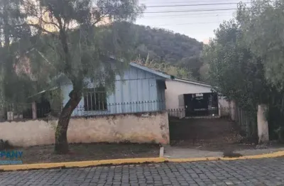 Otimo terreno no  rio bonito com 600 m sendo 10x60, 3  casas construidas.