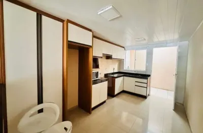 Casa em condomínio fechado com 3 quartos à venda na Rua Irerê, Gralha Azul, Fazenda Rio Grande por R$ 299.000