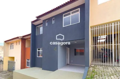 Sobrado com 3 quartos, garagem coberta e churrasqueira no bairro iguaçu