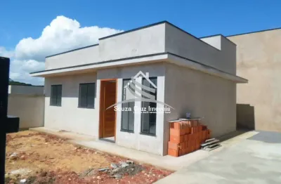 Casa com 03 dormitórios - terreno de frente para rua asfaltada