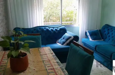 Apartamento todo reformado e mobiliado na Rua Taquary, com box rotativo