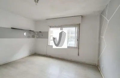 Excelente ap 1D com Suíte, cozinha planejada e banheiro reformado. Lima e Silva,