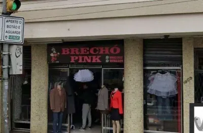 Loja na João Pessoa, de frente para a rua, próximo a Redenção, Porto Alegre.