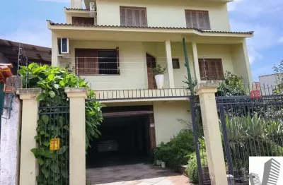 CASA / SOBRADO 5D e 10 vagas 3 Banheiros - Pátio enorme c/ Jacuzi e Pergolado -