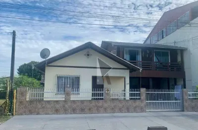 Casa com 4 dormitórios à venda, 168 m² por r$ 745.000 - centro - navegantes/sc