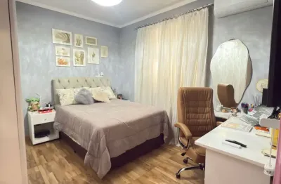 Apto reformado ,  2 dorm , 65m², 1 vaga , 1 quadra da praia embaré - santos/sp