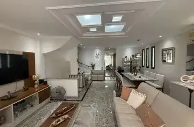 Casa triplex com 3 quartos à venda, 159m²- 3 vagas  1 suíte - área gourmet- embaré