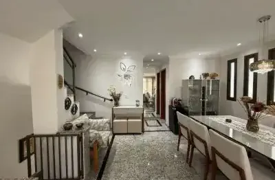 Casa triplex com 3 quartos à venda, 159m²- 3 vagas  1 suíte - área gourmet- embaré