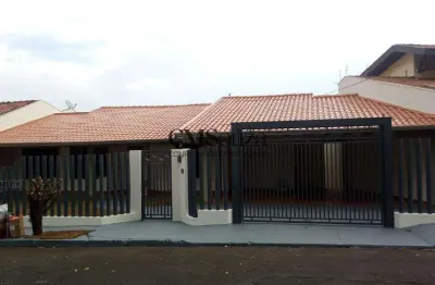 Casa para alugar em londrina, champagnat, com 4 quartos, com 185 m²