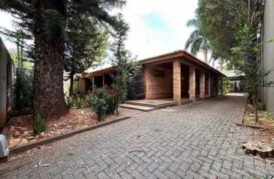 Casa para venda e locação – 242,2m², 1 suíte + dependência, 6 vagas – Jd. Higienópolis, Londrina