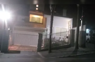 Casa com 3 quartos à venda na Rua Araticum, 76, Uberaba, Curitiba por R$ 2.490.000