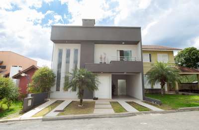 Casa Moderna com Pé Dir. Alto, 3 Dormitórios, 3 Suítes(1 Térrea) Sala