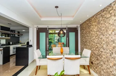 Sobrado em condomínio com 3 quartos sendo 2 suítes com ampla área gourmet