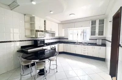 Triplex 301m² – suíte master com hidro e sauna + amplo quintal - no boqueirão