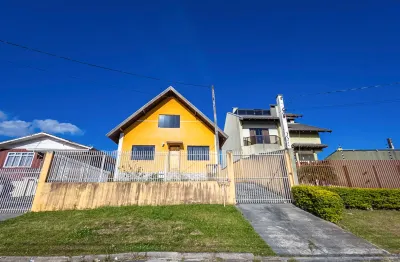 Casa com 191 m², averbada, 4 quartos (1 suíte) e terreno de 540 m² no Tingui, Curitiba/PR