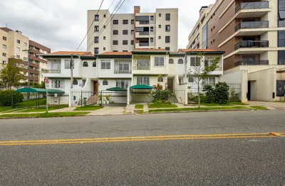 Sobrado 3 quartos com suíte no cabral – excelente localização