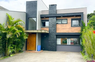 Sobrado em Condomínio, 04 Suítes, 05 Vagas – Santa Cândida, Curitiba