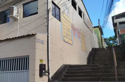 Casa/sobrado de 3 pavimentos com terraço panorâmico e energia solar - condomínio fechado ao lado da uneb