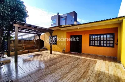 Casa em parque são paulo  -  cascavel. casa da frente com 2 quartos,uma suite, duas salas,cozinha ,bwc social, área de lazer. nos fundos contém 5 kitnetes,todas já alugadas.s