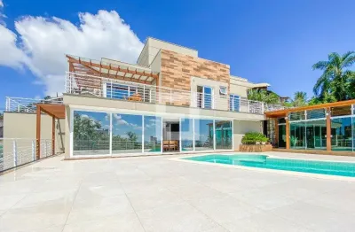 Excelente casa - alto padrão com 03 suítes, vista mar na agronômica/fpolis.