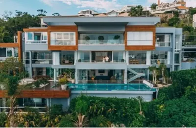 Excelente investimento - linda  mansão à beira-mar no bairro cacupé.