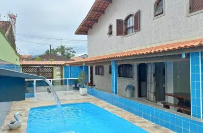 Sobrado 03 dormitorios, 150 metros do mar no jardim praia grande