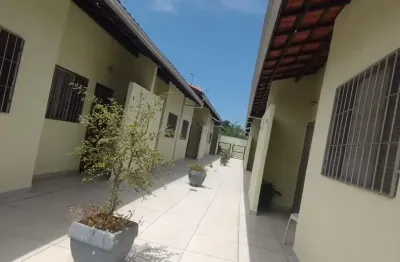 Casa térrea em condominio fechado 700 metros do mar  em mongaguá