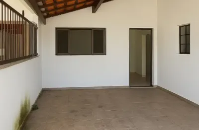 Oportunidade casa 03 dormitorios no jardim imperador 400  metros do mar