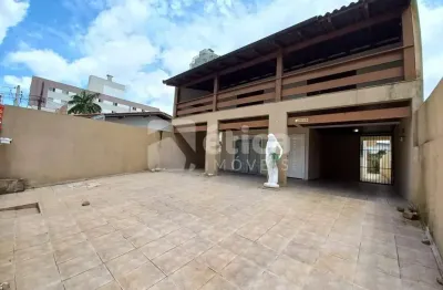 Ampla casa no bairro são judas bem localizada com piscina
