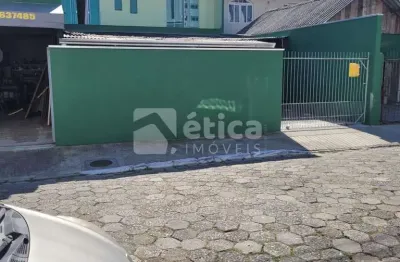 Casa a venda bairro são joão com 2 pavimentos ja dividida em 2 residencias