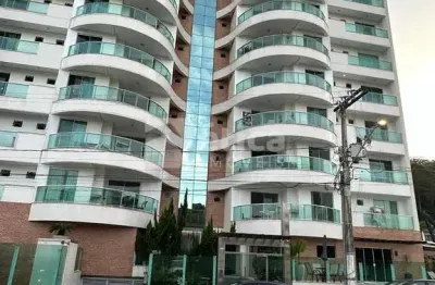 Lindo apartamento na praia de cabeçudas, com 03 suítes, 02 vagas de garagem .
