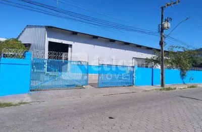 Locação de galpão 1.200m  com pátio amplo concretado para carretas em itajaí