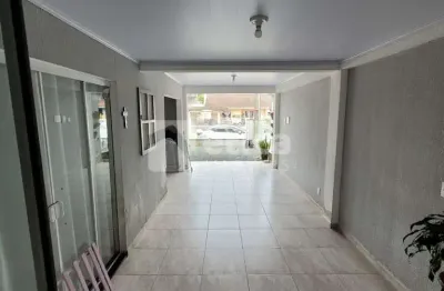 Lindo sobrado em condomínio fechado com 4 suítes cercado pela natureza