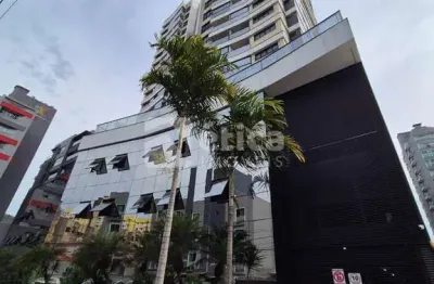 Apartamento 2 suítes semimobiliado no centro de itajaí. lazer completo