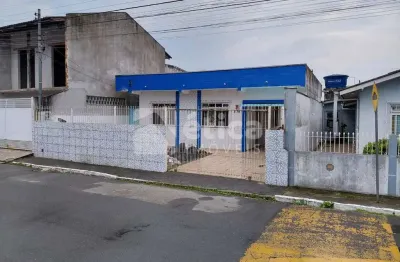 Casa com 3 quartos para alugar na Rua Osmar Nunes, 276, São João, Itajaí