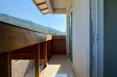 Casa com tranquilidade de sítio com estrutura de cidade