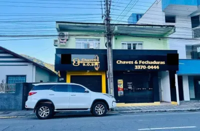 Casa comercial em avenida principal no centro de jaraguá do sul