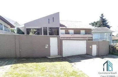 Casa, 04 quartos c/suíte, 02 subsolos tipo bunker, com 05 ambientes subterrâneos amplos, ideal para adega e estúdio, em curitiba pr