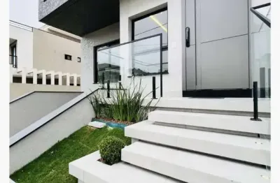 Sobrado 270 m2, com terraço, 03 quartos c/suíte, 03 vagas no pinheirinho curitiba pr