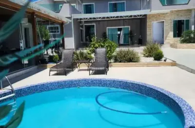 Casa a venda, 03 quartos c/suíte, 08 vagas, edícula, piscina em São José dos Pinhais PR