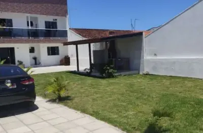 Sobrado a venda com terreno, 02 pisos, 04 quartos, poucos metros do mar em matinhos pr