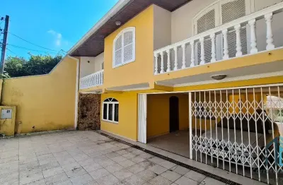 Sobrado 04 quartos c/suíte, edícula, ático no novo mundo em curitiba pr