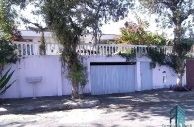 Casa a venda Semi mobiliada, 05 quartos, em ótima localização, no Bacacheri em Curitiba PR