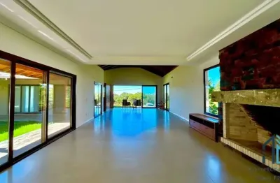 Casa 04 suítes, semi mobiliada, em condomínio lage de pedra em canela rs