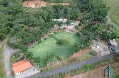 Sítio lindo, com casa e barracão, a 400 metros da br 101 (até janeiro vai ser calçada) no bairro morretes em tijucas - sc