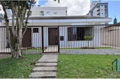 Casa térrea 04 quartos, edícula, ático, quintal, piscina, no boa vista em curitiba pr