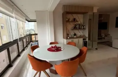 Apartamento com ampla sacada, semi mobiliado, 02 quartos c/suíte em curitiba pr